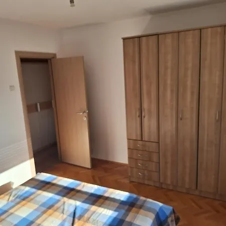 Temple Saint Sava Apartment *